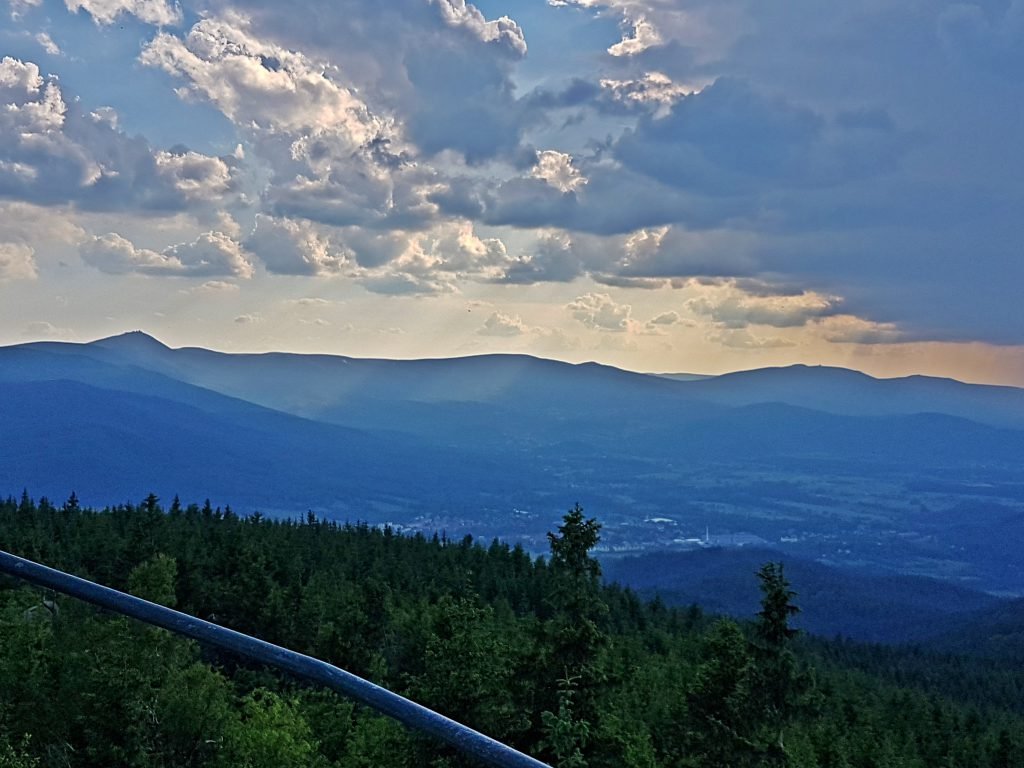 Widok z Ostrej Małej